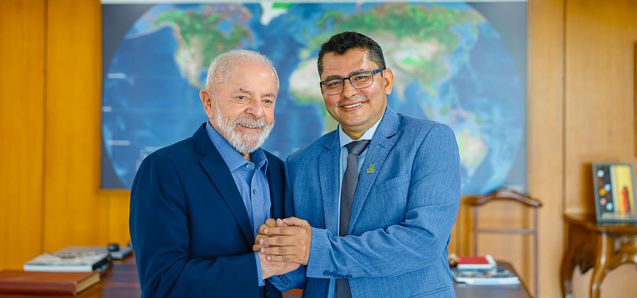 Reitor Julio César é reconduzido ao cargo em cerimônia histórica no Gabinete Presidencial